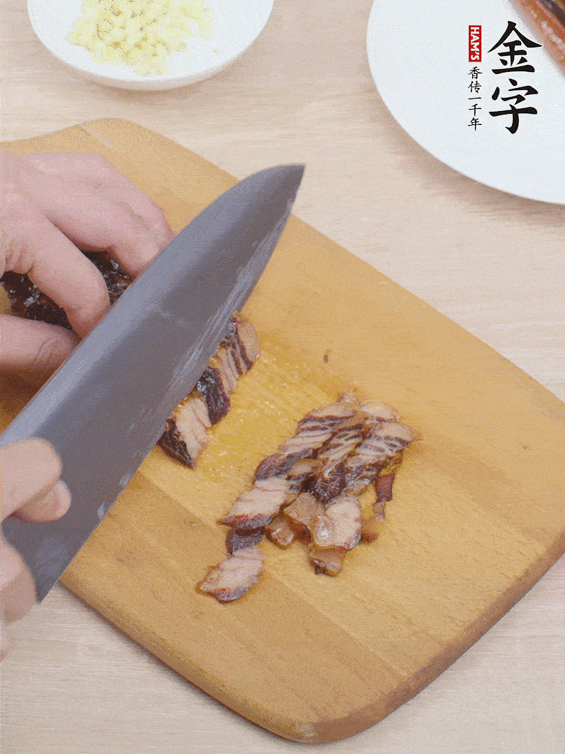 金字酱油肉切薄片。