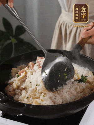 米饭煮熟后，拌入荠菜